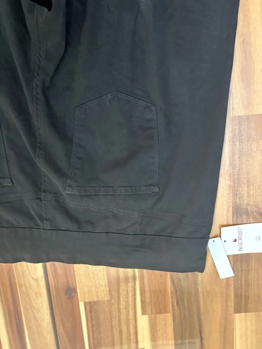 NWT Plus Size 24W Gloria Vanderbilt Black Pull Up Capri Ponte Knee Length Shorts